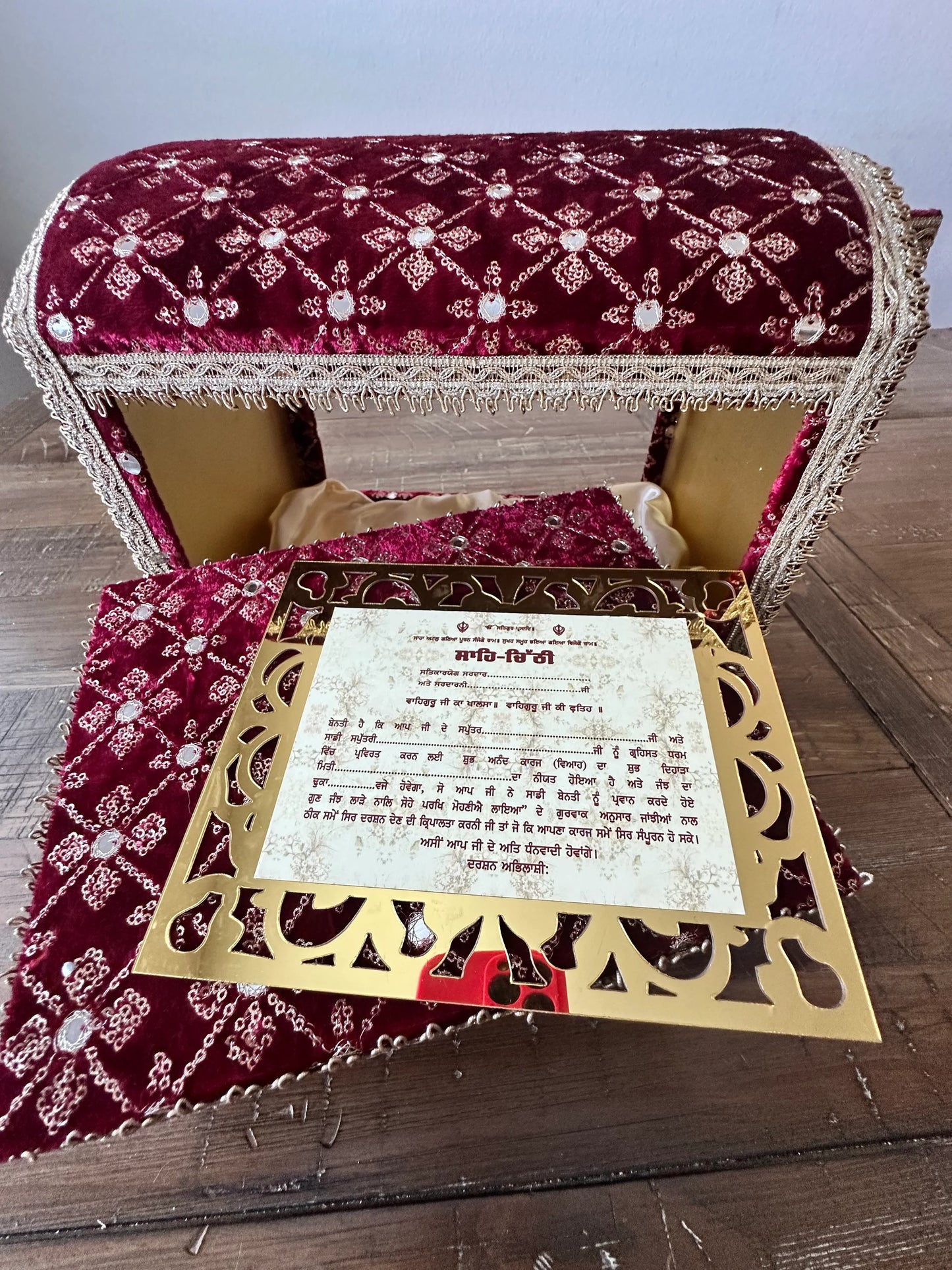 Musical Red and Gold Sahe Chitti