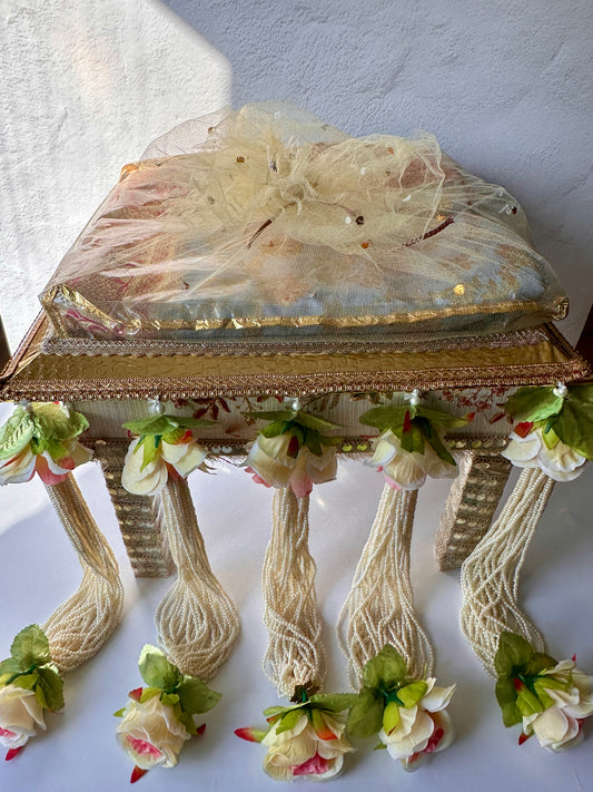Rumala Sahib Tray | A tray with floral hangings