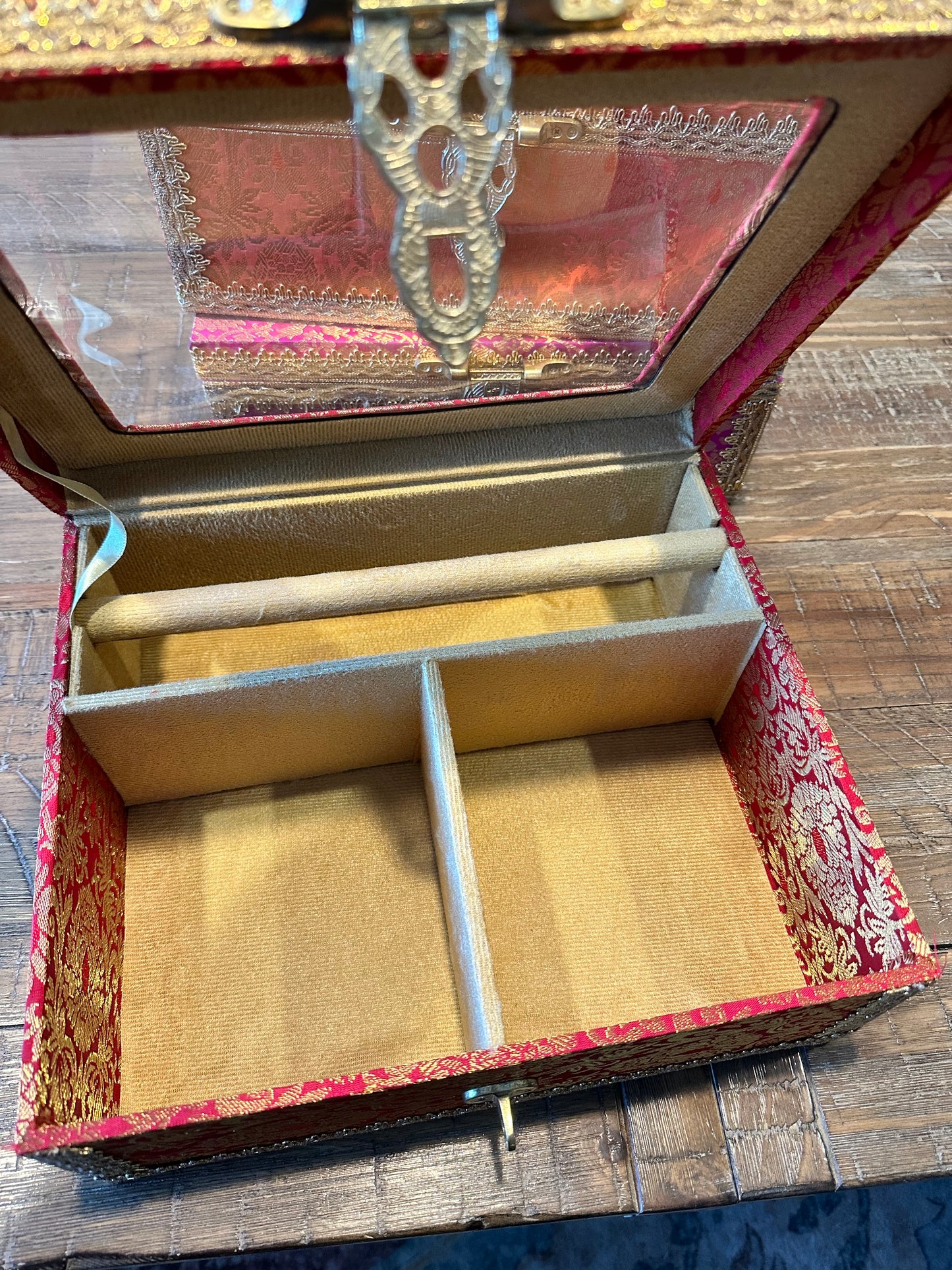 Chooda and Kaleere Trousseau Box