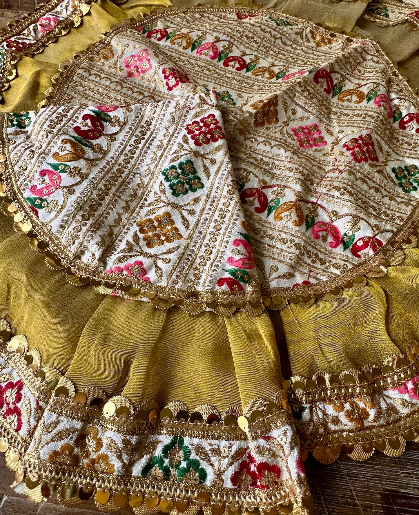 Sapna 2.0 Cream Thread Work Shagun Lap Potli