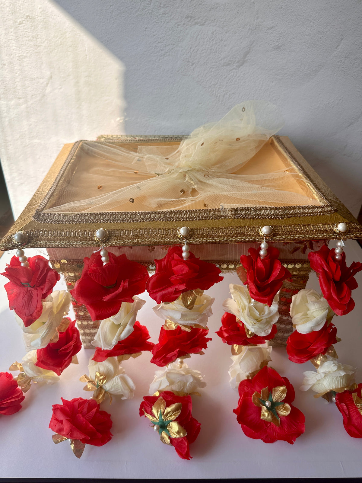 Rumala Sahib Tray | A tray with floral hangings