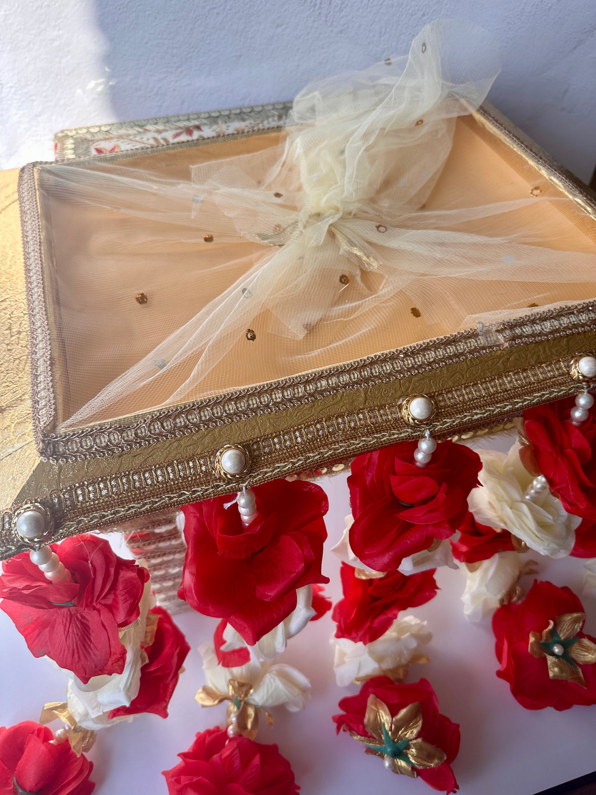 Rumala Sahib Tray | A tray with floral hangings