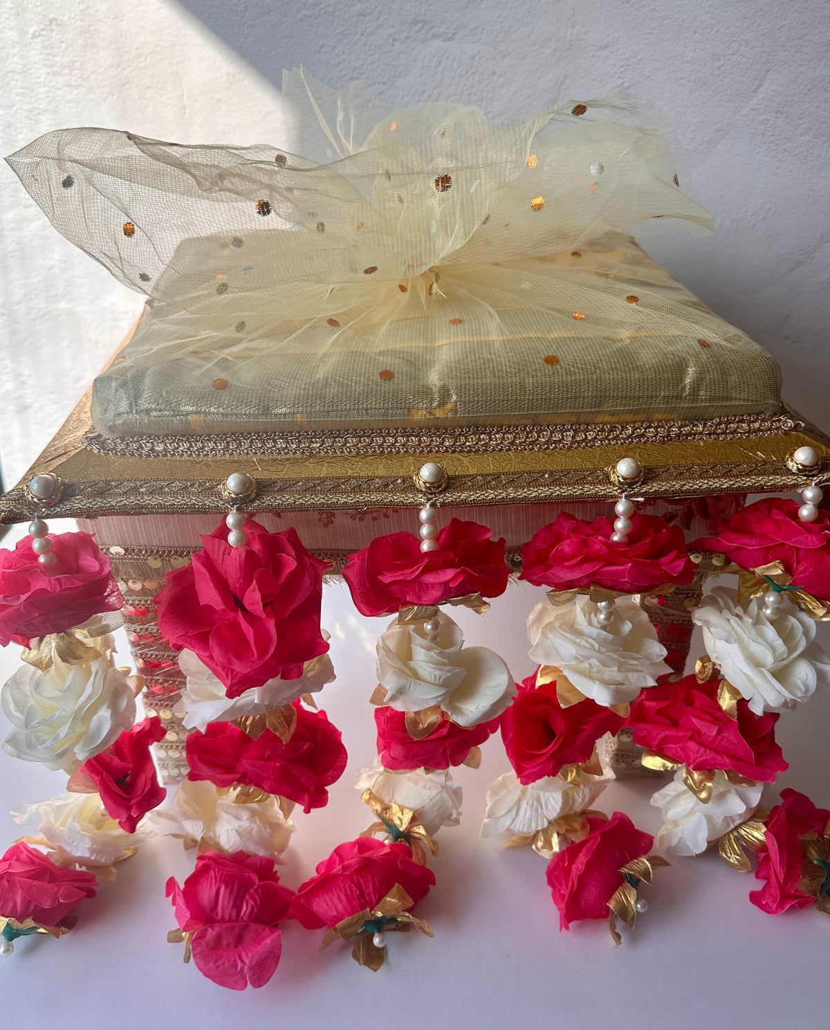 Rumala Sahib Tray | A tray with floral hangings