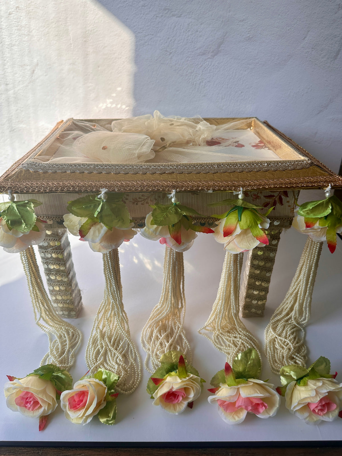Rumala Sahib Tray | A tray with floral hangings